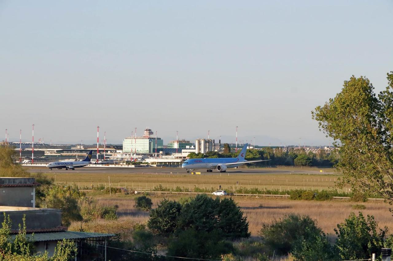 Bilocale Con Vista Sull'Aeroporto - Comodo Per Il Viaggio Фьюмичино Экстерьер фото